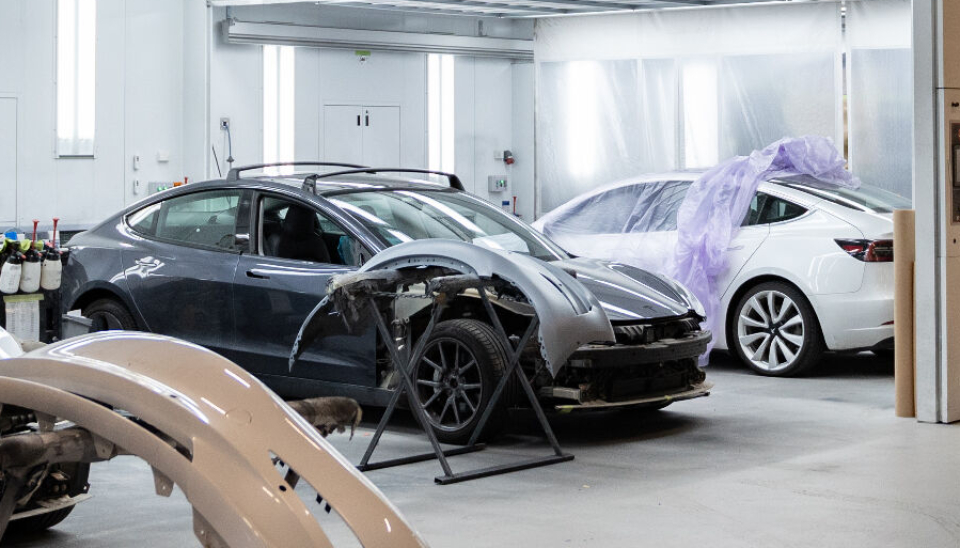 Store bevegelser i Teslas nettverk av skadeverksteder