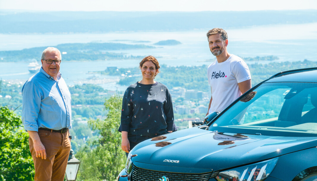 Rune G. Surland, styreleder Sparebank 1 Mobilitet, Simona Trombetta, direktør kjedeutvikling og tjenester Bertel O. Steen og Petter Kjøs Utengen, daglig leder Fleks. Rune G. Surland, styreleder Sparebank 1 Mobilitet, Simona Trombetta, direktør kjedeutvikling og tjenester Bertel O. Steen og Petter Kjøs Utengen, daglig leder Fleks.