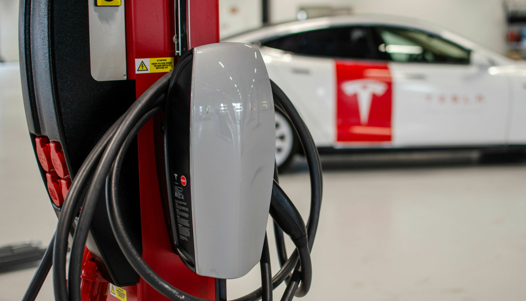 Det nye service-punktet til Tesla ligger sentralt til i Vestfold.