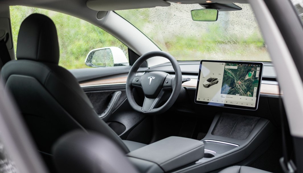 Tesla holder god fart i registreringsstatistikkene med både Model 3 og Model Y.