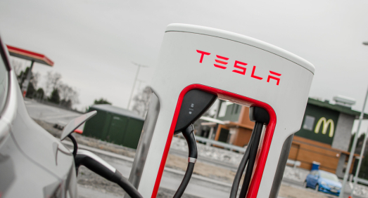 Tesla tar initiativ for å åpne ladenettverket i Norge
