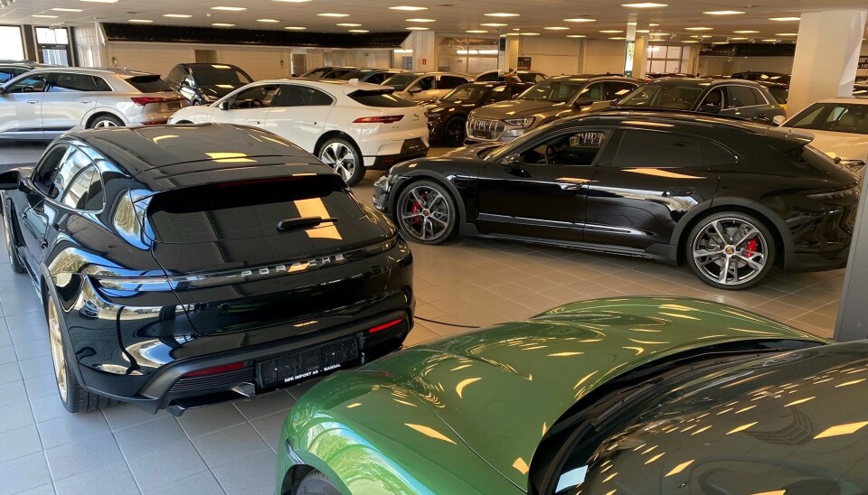 Sør Import omsetter helst elbiler i det dyre segmentet, elbiler i det billige segmentet eller entusiastbiler med bensinmotor. Sør Import omsetter helst elbiler i det dyre segmentet, elbiler i det billige segmentet eller entusiastbiler med bensinmotor.