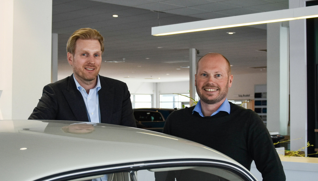 F. v.: Kristian Walstad, daglig leder i Dahle Gruppen, og Svein Kåre Haaland, daglig leder Dahles Auto.