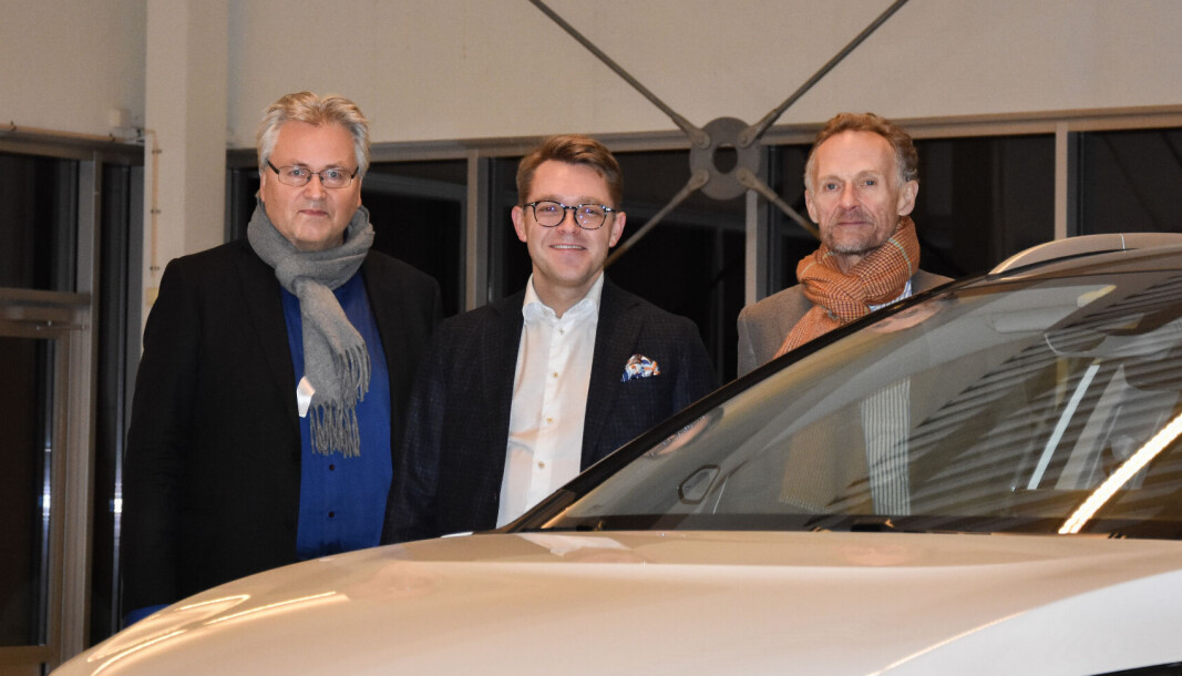 F. v.: Konsernsjef i Kverneland Bil Helge Ellingsen, daglig leder i Geely-importøren Christian Stenbo og konsernsjef i Gill Gruppen Leif Madsberg. F. v.: Konsernsjef i Kverneland Bil Helge Ellingsen, daglig leder i Geely-importøren Christian Stenbo og konsernsjef i Gill Gruppen Leif Madsberg.