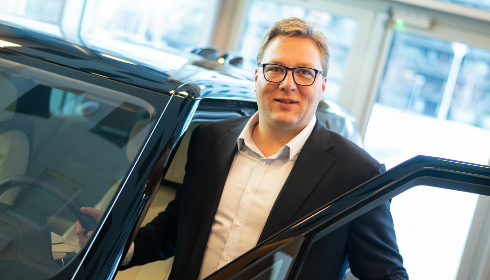 Henrik Schanche har hånda på rattet som leder for den norske Jaguar Land Rover-importøren, men må nå se at forhandlerkartet krymper.