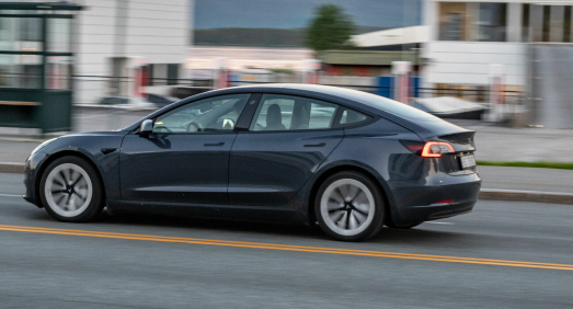 - Er det blitt risikosport å eie en Tesla?