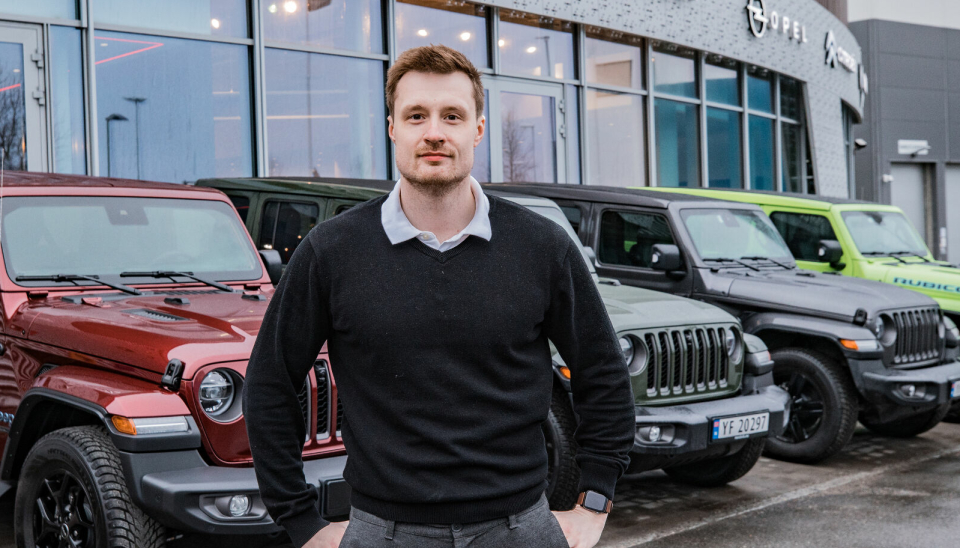 Merkevaresjef Kristoffer Høyen fra M Nordvik AS gleder seg til å levere de første Jeep-modellene fra Bodø.