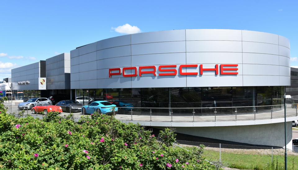 Fra årsskiftet er den norske Porsche-importøren et joint venture med produsenten. Det er bare ett eksempel på utelandske aktører som har kommet inn i norsk bilbransje - enten på importør- eller forhandlernivå, eller begge deler som i Porsches tilfelle.