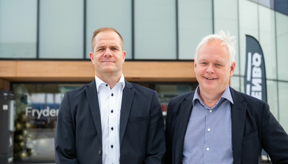 F. v.: Olav Aksnes, leder for forhandlervirksomheten i Frydenbø, og Arne Kjetil Møkster, leder for Frydenbø Automotive.