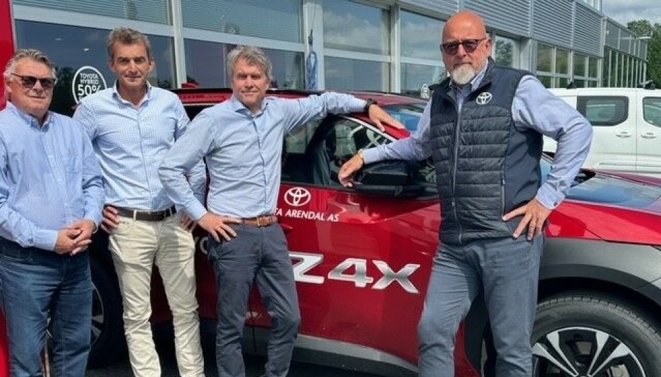 F. v.: Steinar Evjen (eneeier Toyota Arendal AS), Henrik Baumann (styreleder Bauda AS), Geir Guthus (daglig leder Bauda AS) og Arvid Ødegaard (daglig leder Toyota Arendal AS).